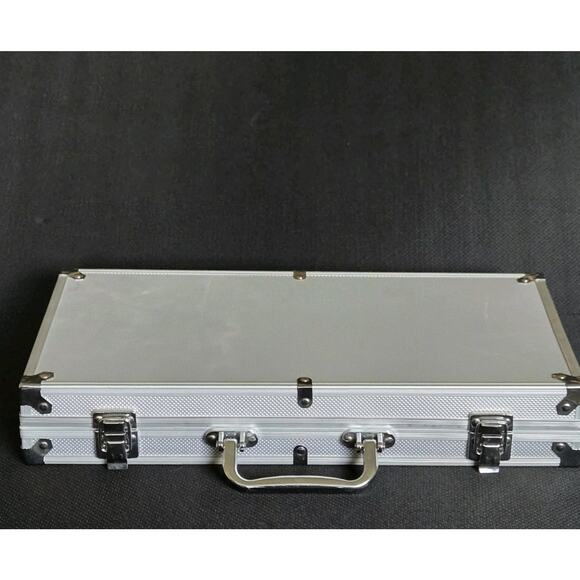 300-Piece Poker Chip Set with Aluminum Case Cards 10 Gram Casino Chips AND DECK - Picture 2 of 7